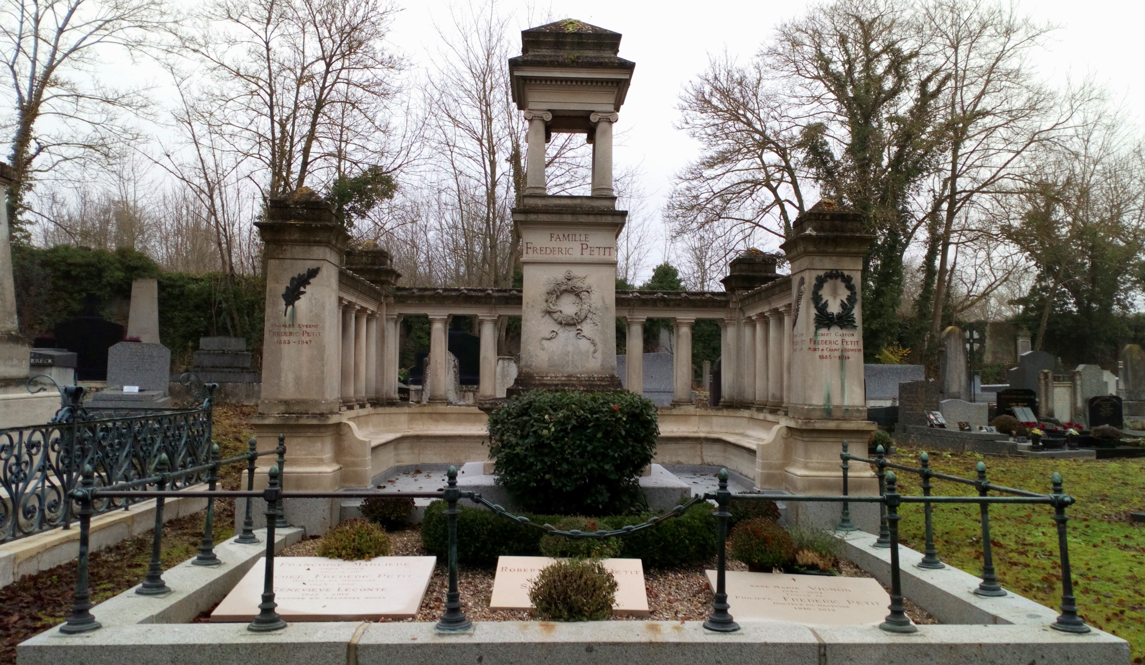 Entretien de tombes à Amiens : un lien profond entre mémoire et recueillement