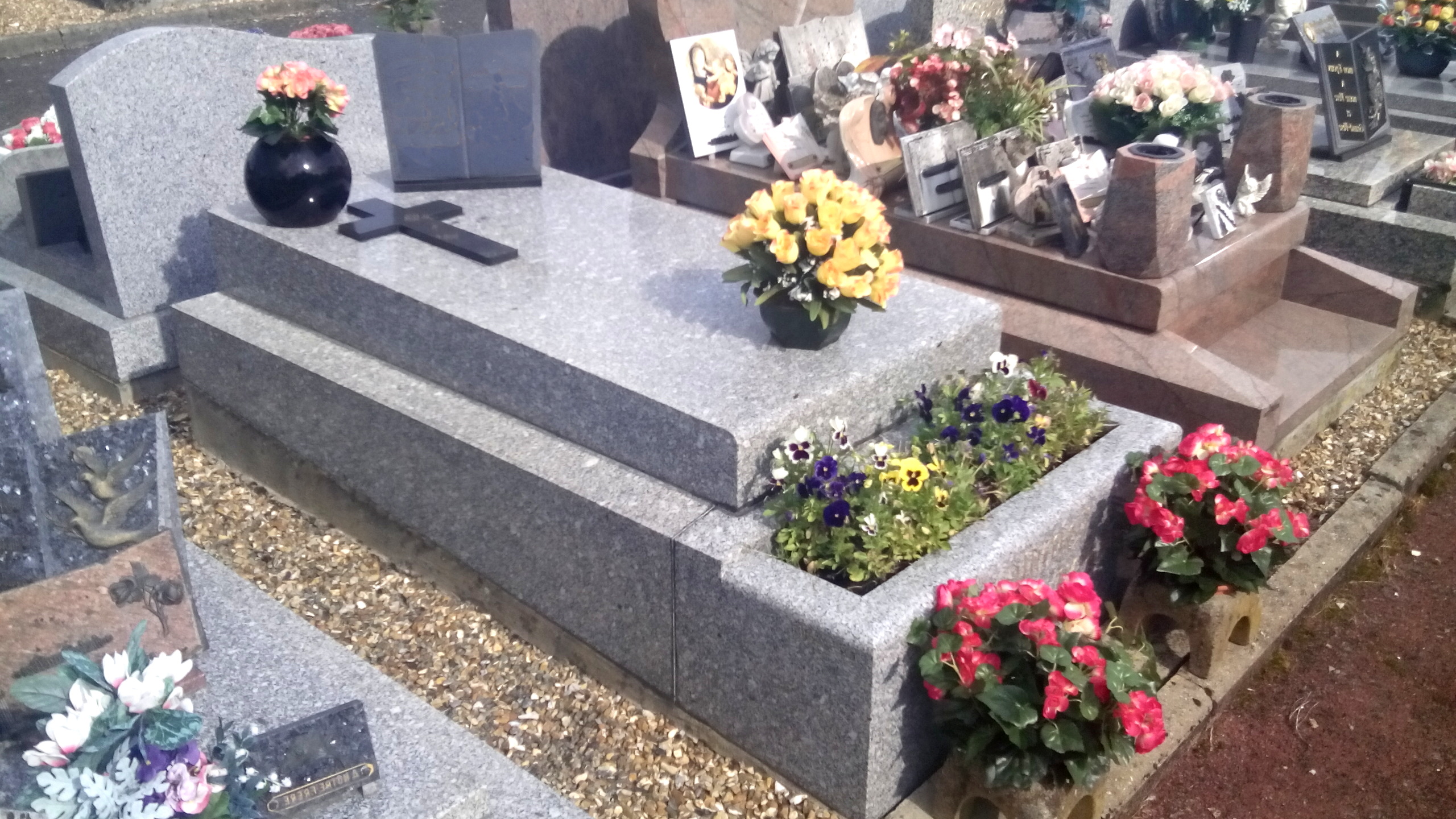 Entretien et fleurissement de vos sépultures
